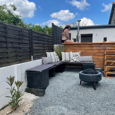 3-Bed House Sleeps 10 40Mins From Puy De Fou 度假居 La Chapelle-Saint-Etienne