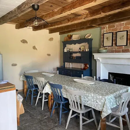 3-Bed House Sleeps 10 40Mins From Puy De Fou 度假居 *